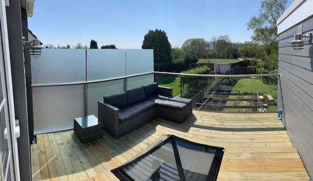 Balcony Privacy Screen and Glass Balustrade in Kent